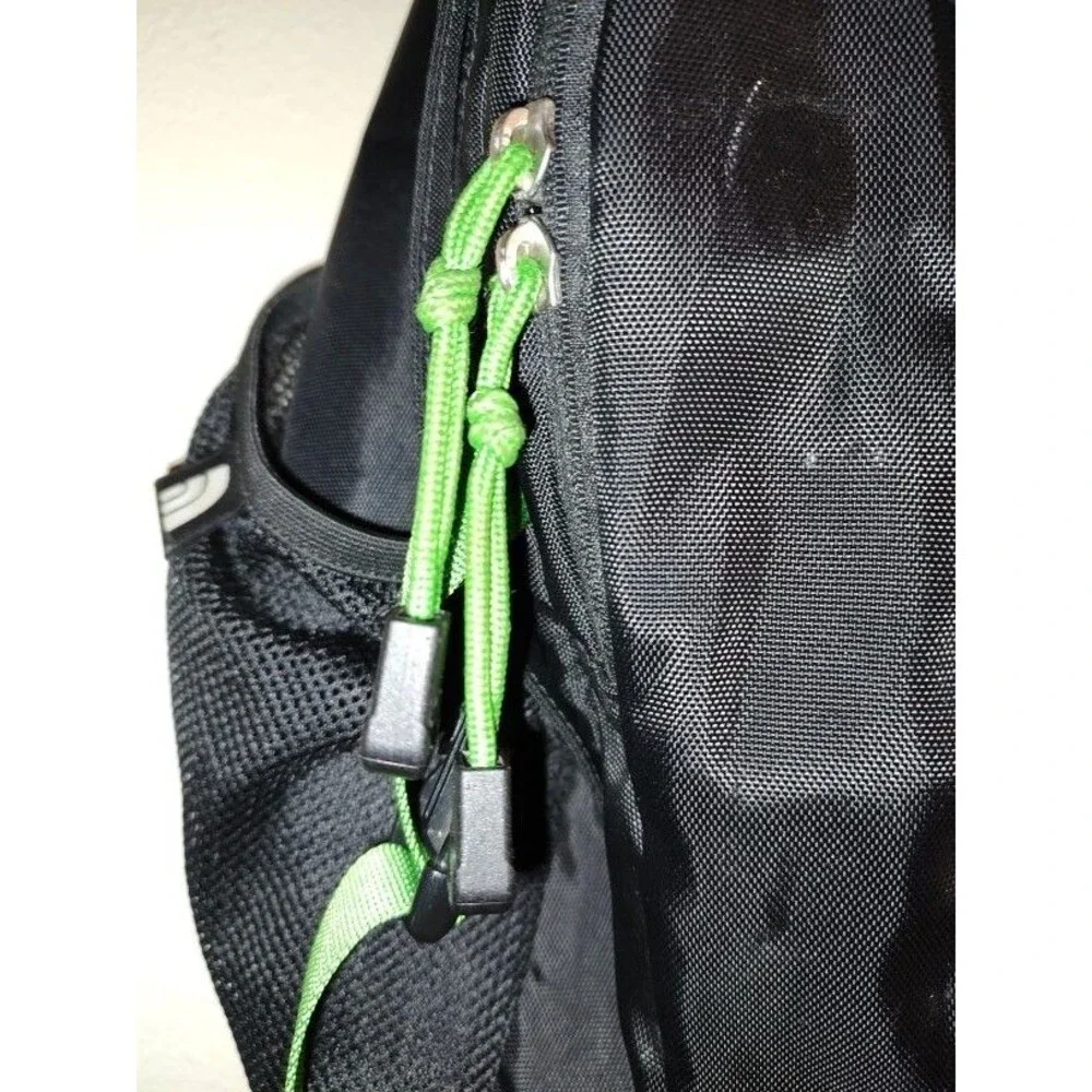 Adults The North Face Wasatch Hiking Climbing Black & Green Backpack